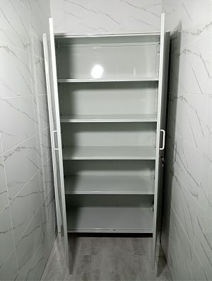 Установлен стеллаж-шкаф СТ-200 со сплошными дверями на объекте клиента